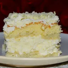 Prosty przepis na ciasto rafaello z biszkoptem i białą czekoladą krok po kroku
