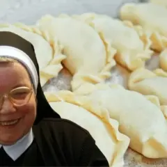 Przepis na ciasto na pierogi Siostry Anieli – sprawdzony sposób na idealne pierogi