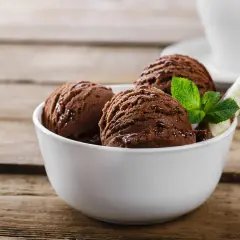 Jak zrobić pyszne lody czekoladowe w domu – prosty przepis bez maszyny