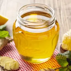 Miód akacjowy – na co pomaga i dlaczego warto go stosować w codziennej diecie