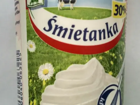 Jaka śmietana na masło: słodka czy kwaśna? Która lepsza i dlaczego?