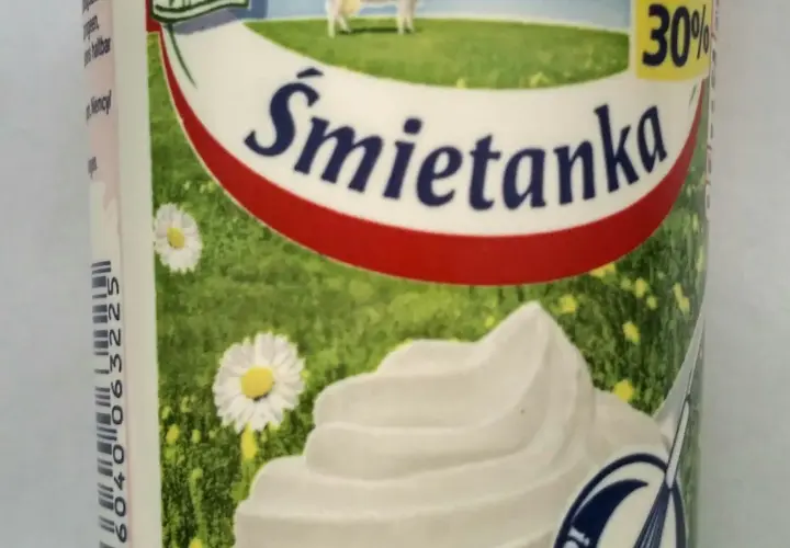 Jaka śmietana na masło: słodka czy kwaśna? Która lepsza i dlaczego?