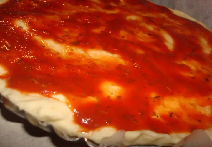 Przepis na ciasto do pizzy Pizza Hut, które zachwyci Twoich gości