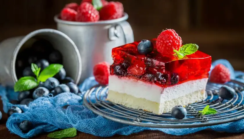Jak zrobić owoce w galaretce - prosty przepis na letni deser