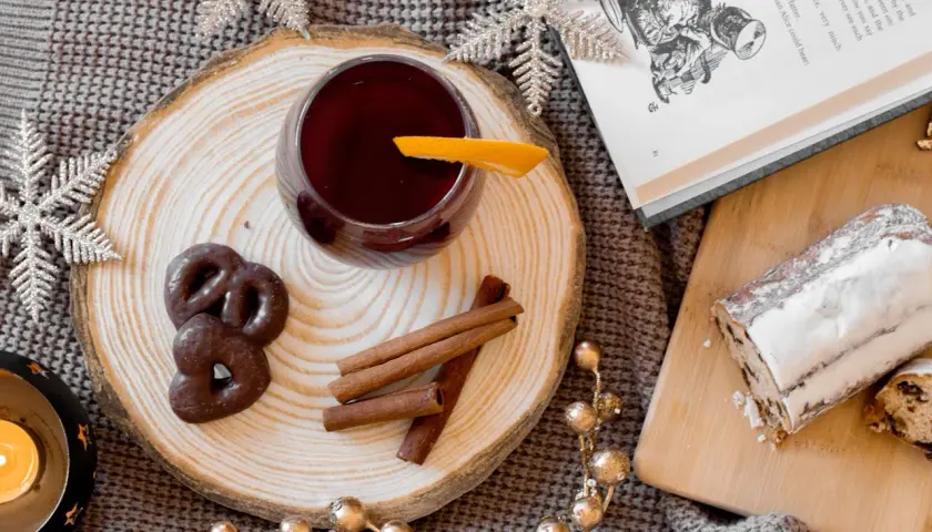 Co dodać do grzańca z wina, by zachwycić smakiem i aromatem
