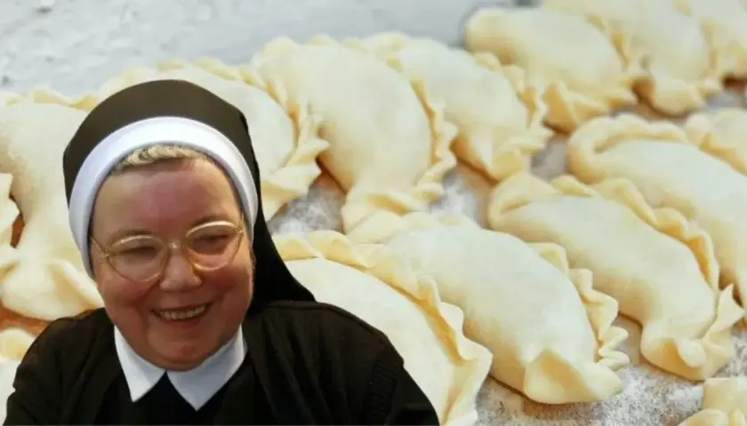 Przepis na ciasto na pierogi Siostry Anieli – sprawdzony sposób na idealne pierogi