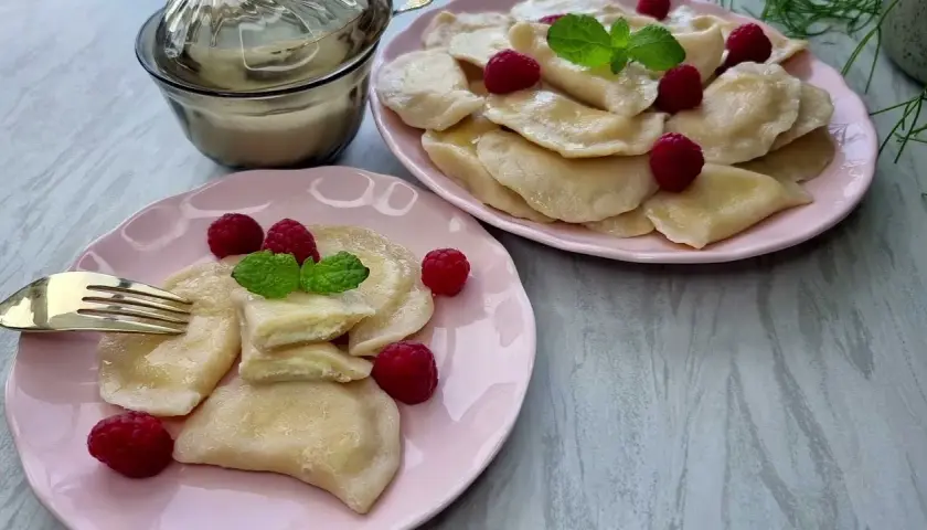 Jak zrobić idealne pierogi z serem na słodko – prosty przepis krok po kroku