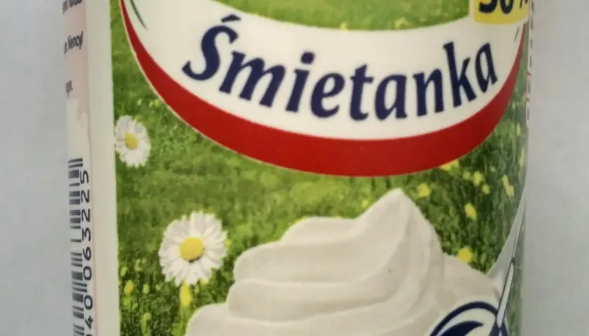 Jaka śmietana na masło: słodka czy kwaśna? Która lepsza i dlaczego?