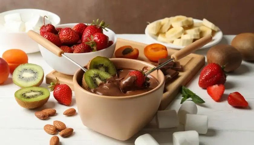 Składniki do fondue czekoladowego: co wybrać, by uniknąć błędów i zachwycić gości