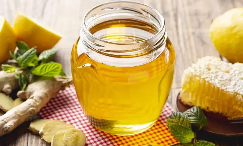 Miód akacjowy – na co pomaga i dlaczego warto go stosować w codziennej diecie
