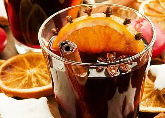 Zdjęcie Co dodać do grzańca z wina, by zachwycić smakiem i aromatem